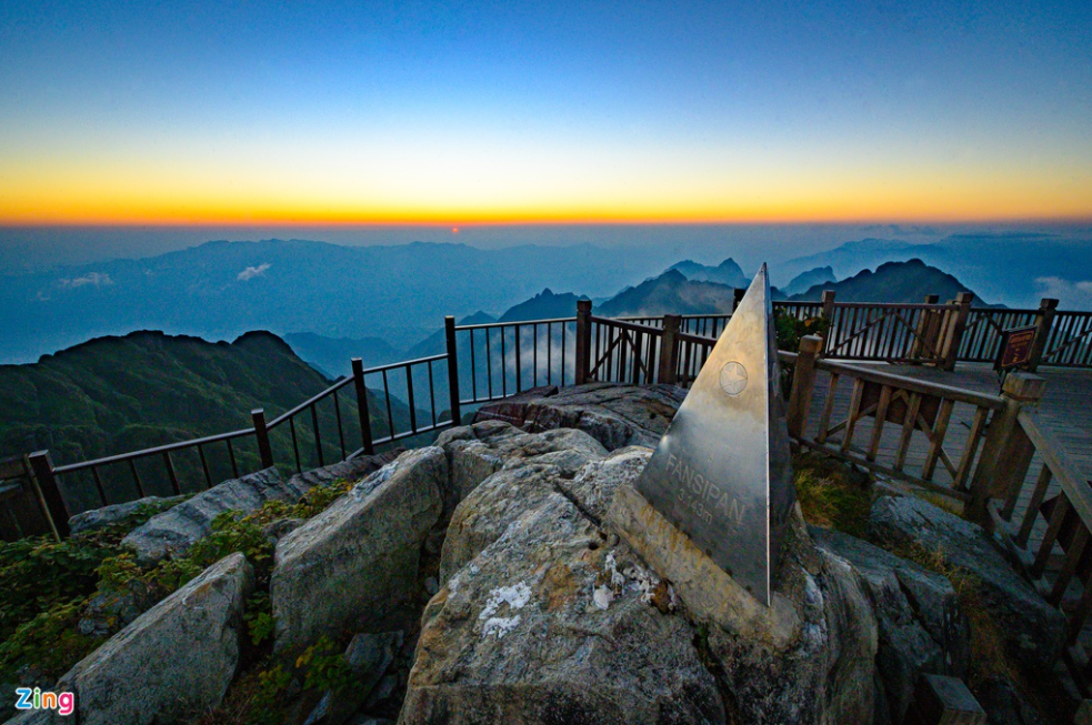 Mesmerizing river of cloud on Indochina's rooftop 1749 capture